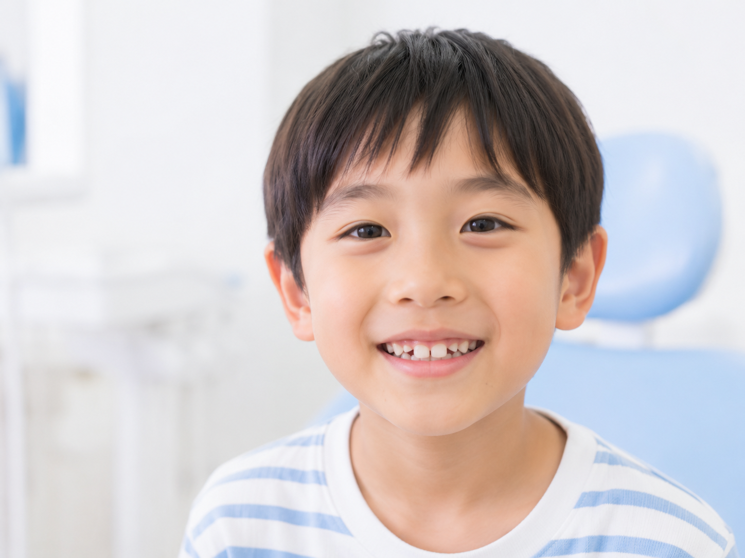 新琴似（札幌市北区）の歯医者、ふれあいの杜歯科・こども歯科の前歯のデコボコ・すき間が気になるお子さま